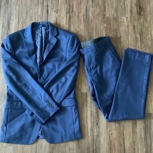 Mens navy blue suit. Coat size 36R Pants 30/30